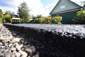 В Тверской области по просьбе жителей отремонтируют подъезд к поселку Белый Омут